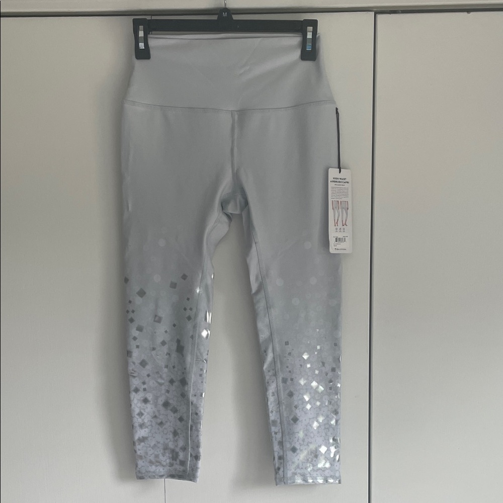 NWT ALO Yoga Silver Capri Leggings